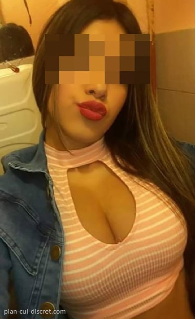 Ellfira souhaite rencontres légères sur Caen